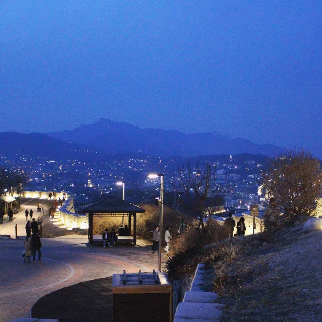 Seoul's Best Night Views: Naksan Park & Daehak-ro