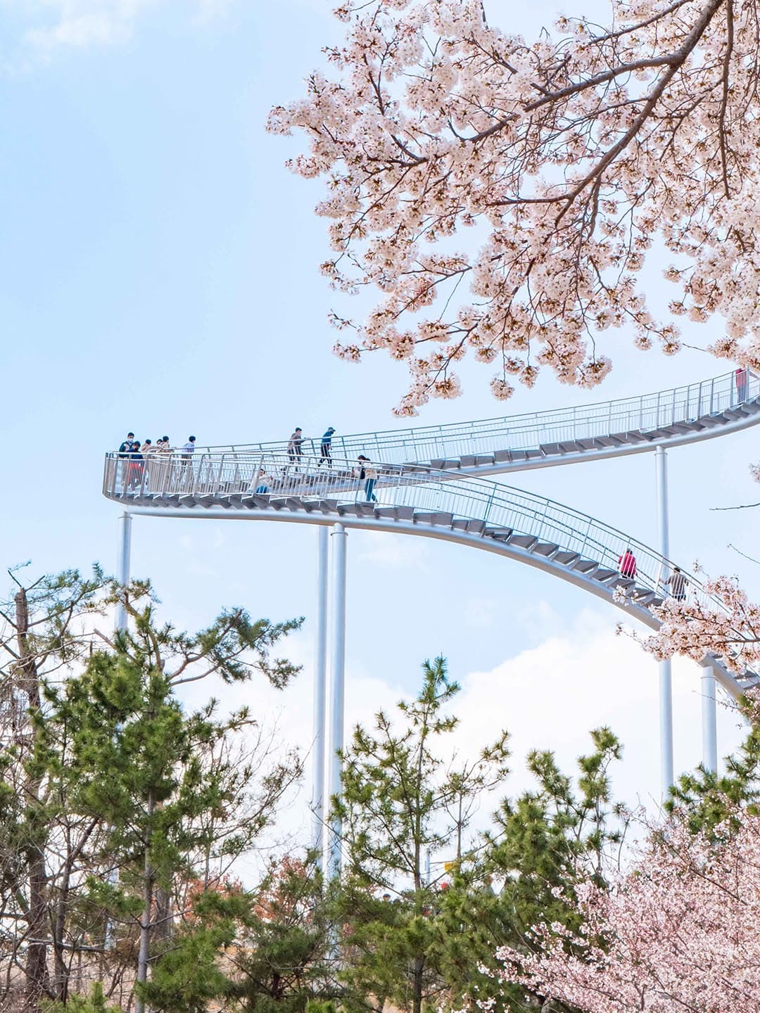 Pohang Space Walk: A Steel Sculpture You Can Walk On