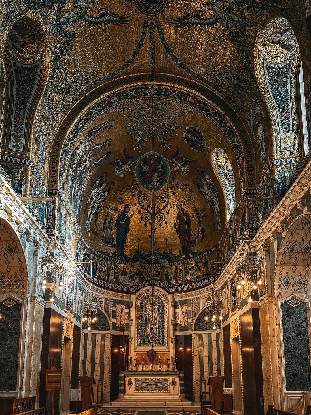 Lady Chapel's Mosaics And Statue At Westminster