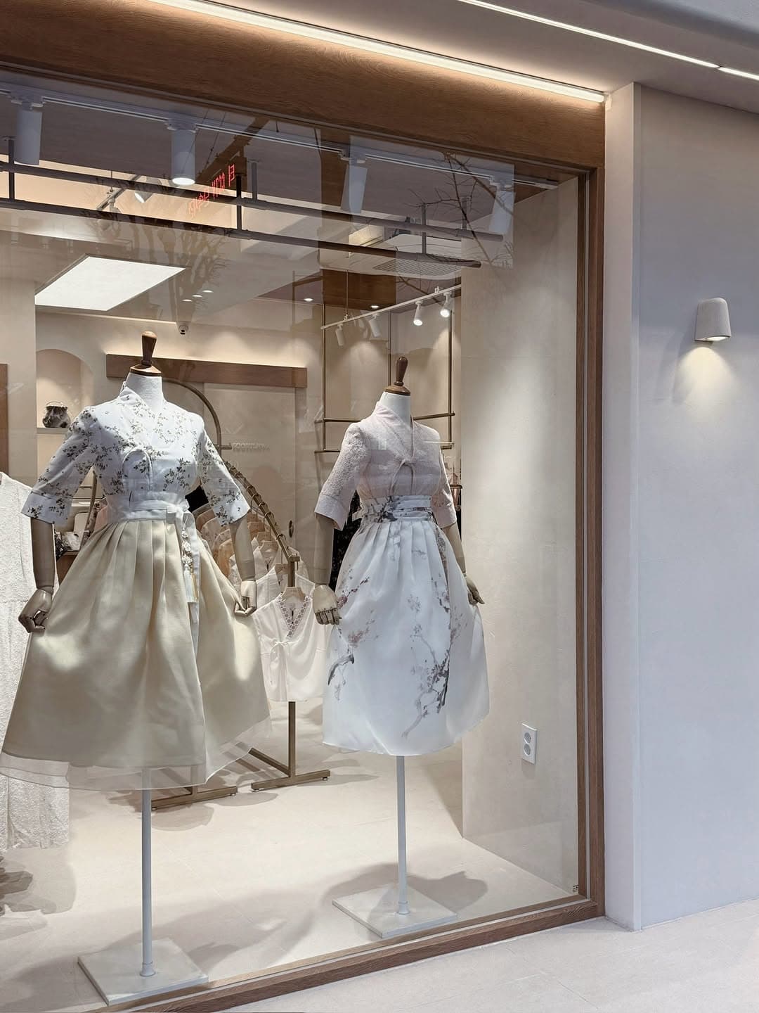 Sooseolhwa Opens Second Story At Gwangjang Market