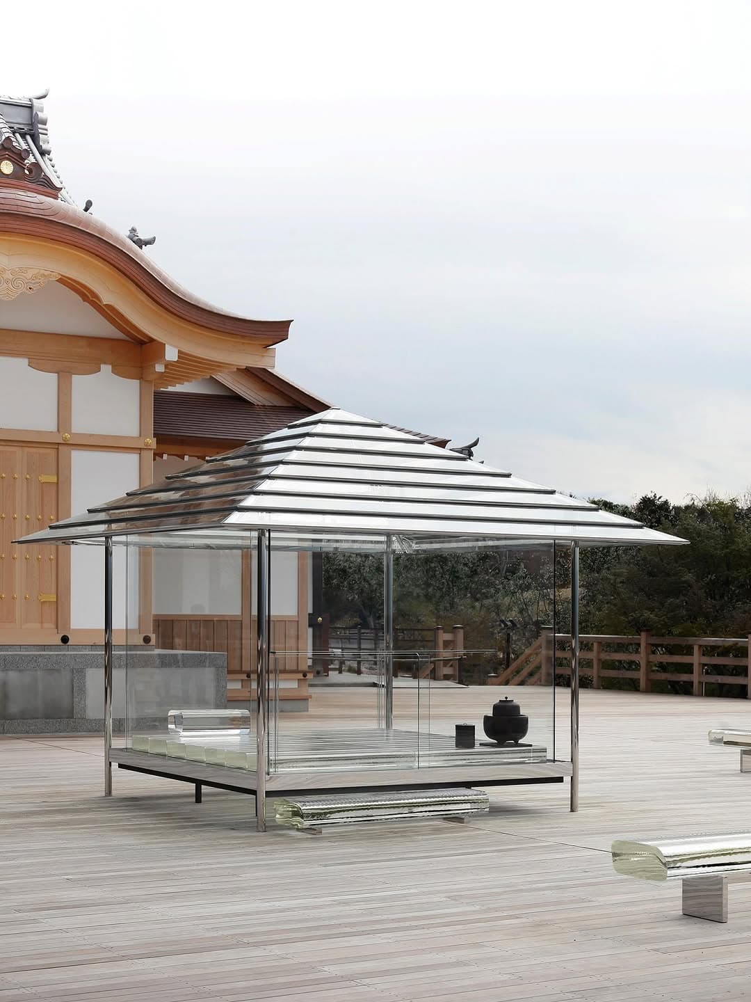 Glass Tea House Explores Japanese Aesthetics