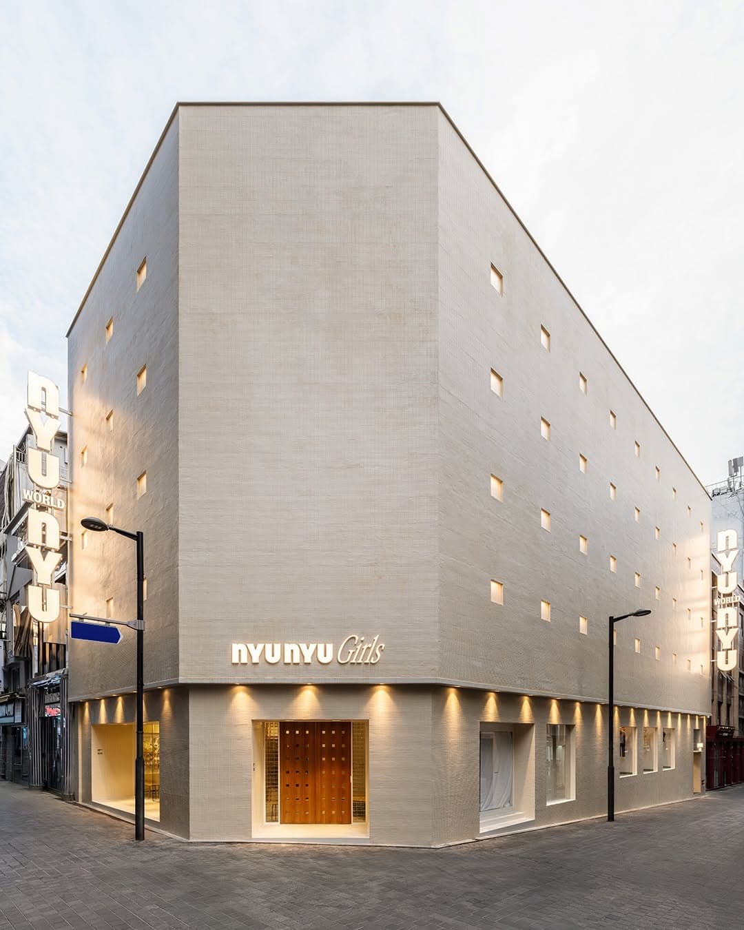 Nyunyu World: Fashion, Accessories, and Speedy Eyewear