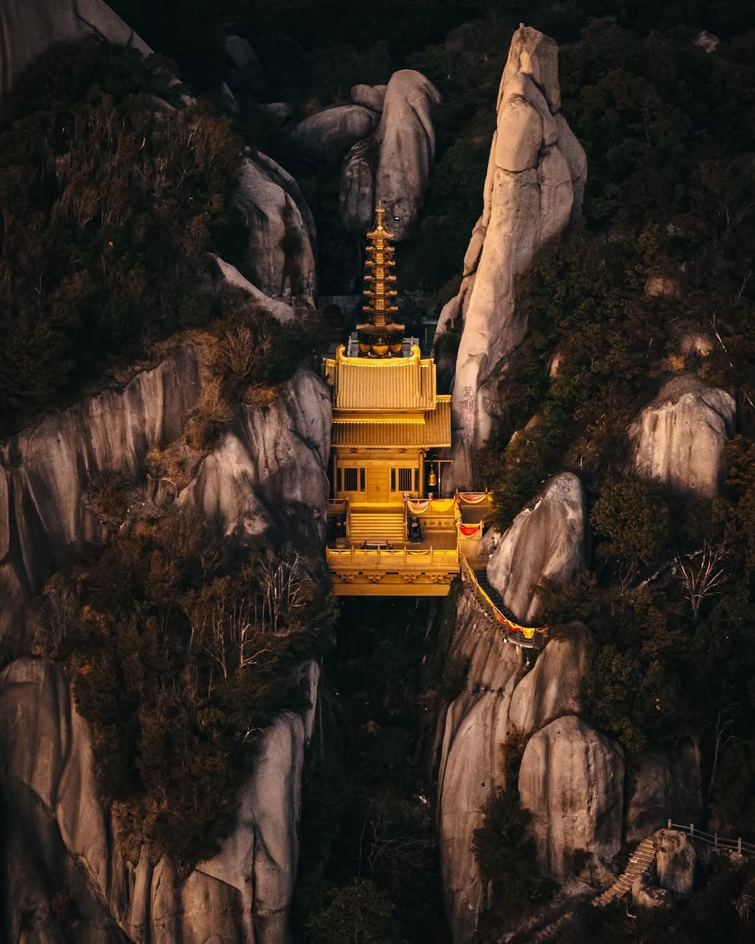 Taimu Mountain And Yipianwa Temple