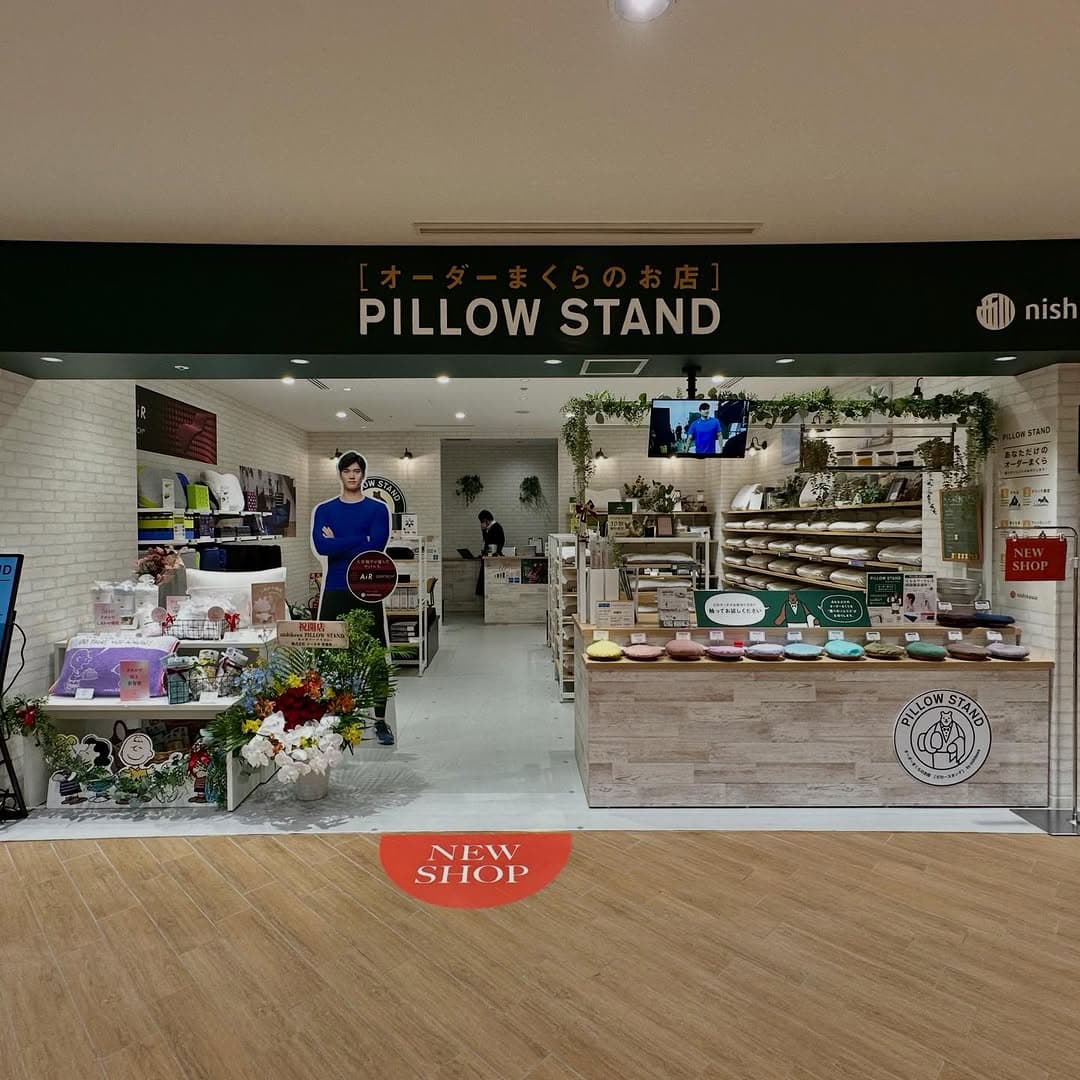 Namba Parks And Pillow Stand Hankyu Sanban-gai