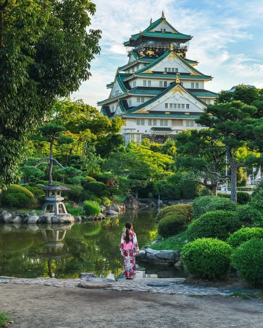 Osaka's Historic Sites And Vibrant Markets