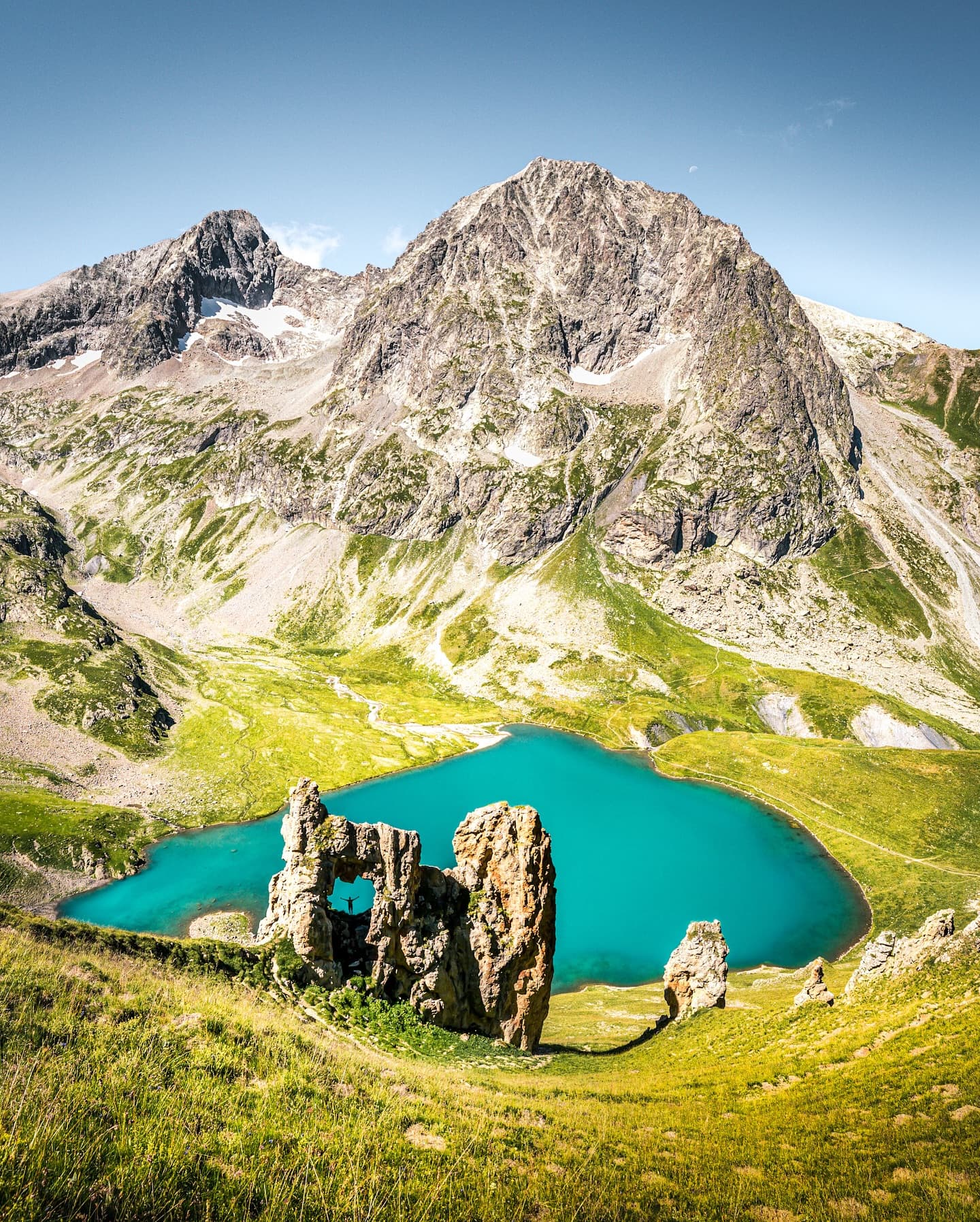 Écrins National Park's Majestic Muzelle Lake Arch