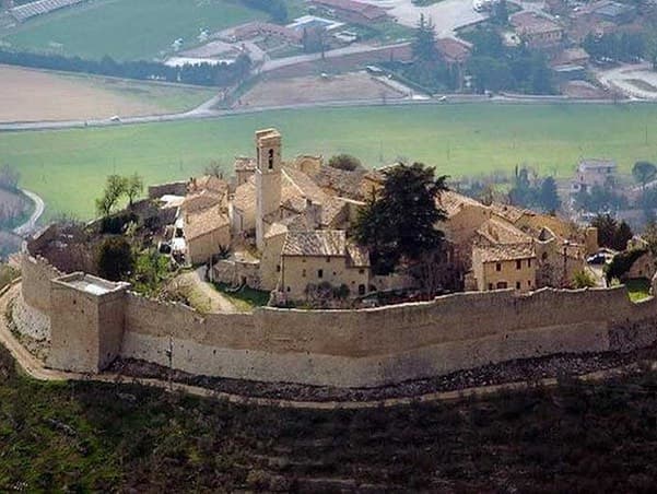 Explore Umbria's Campello Sul Clitunno and Its Sights