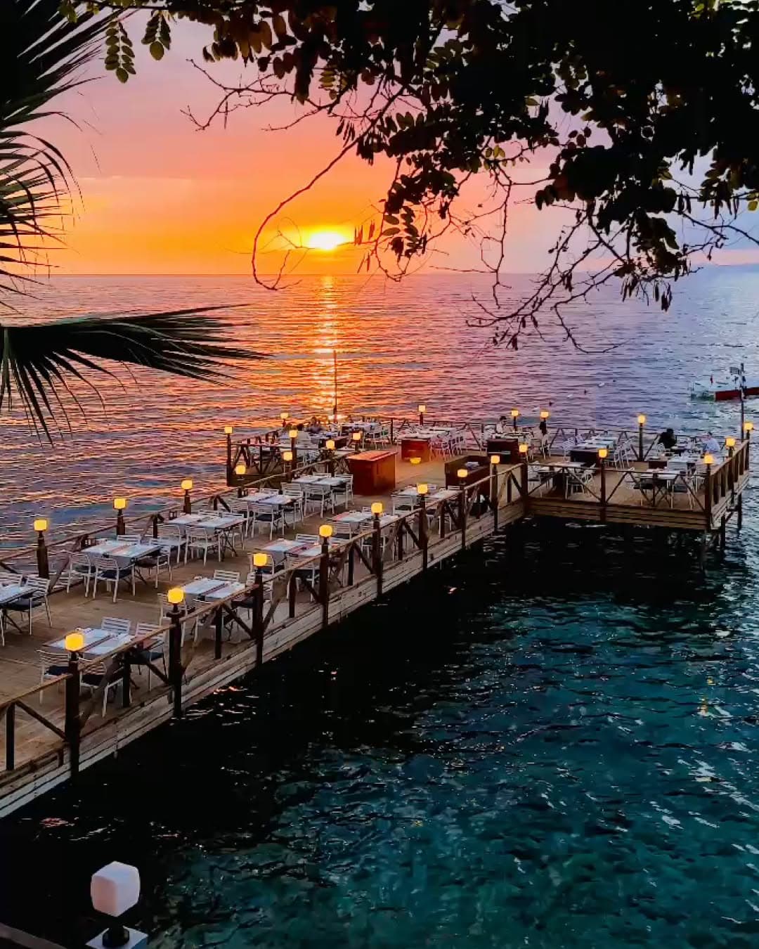 Charisma De Luxe Hotel And Charides Sea Food