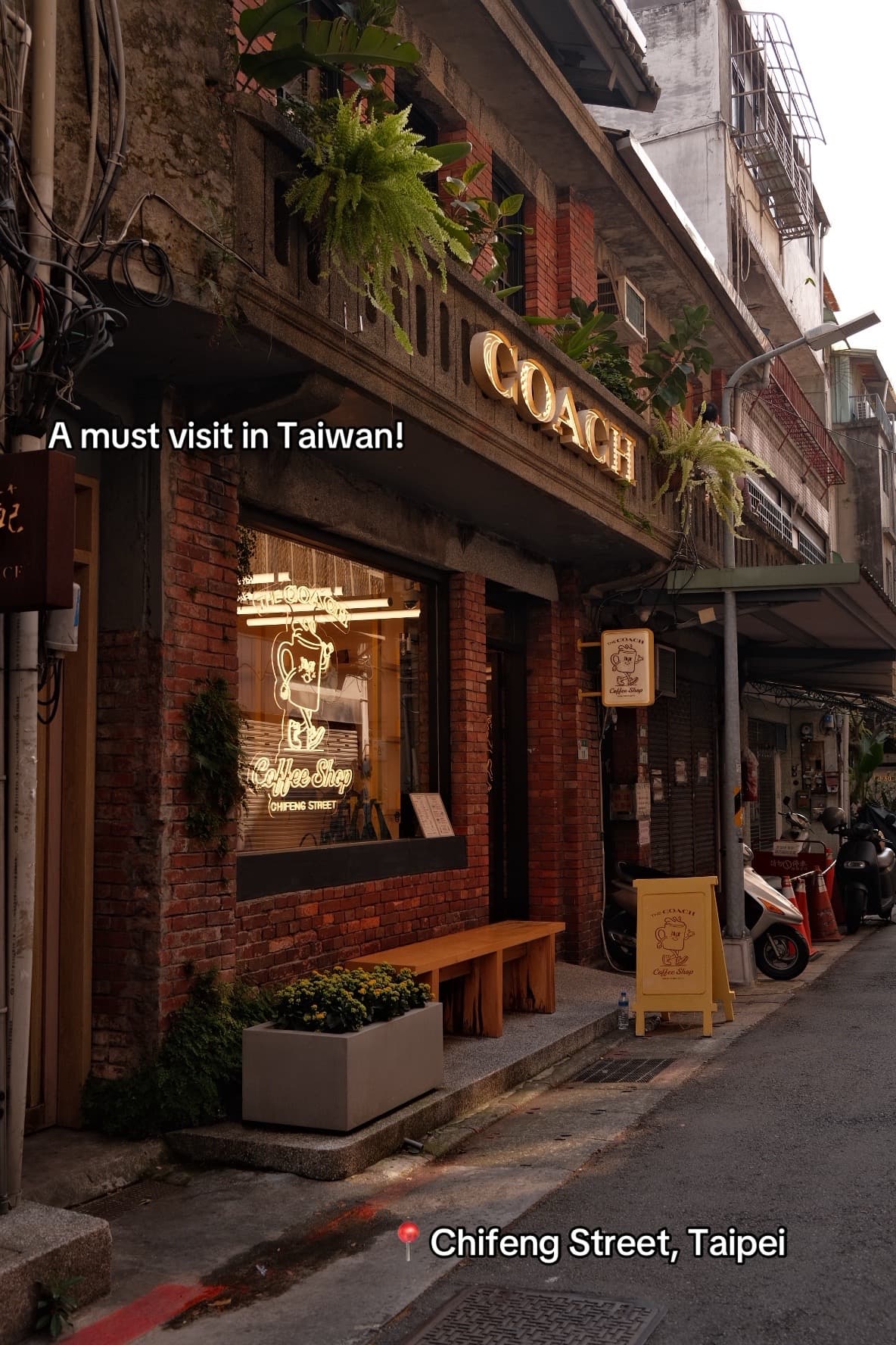 Taiwanese Streets Offer Charming Finds
