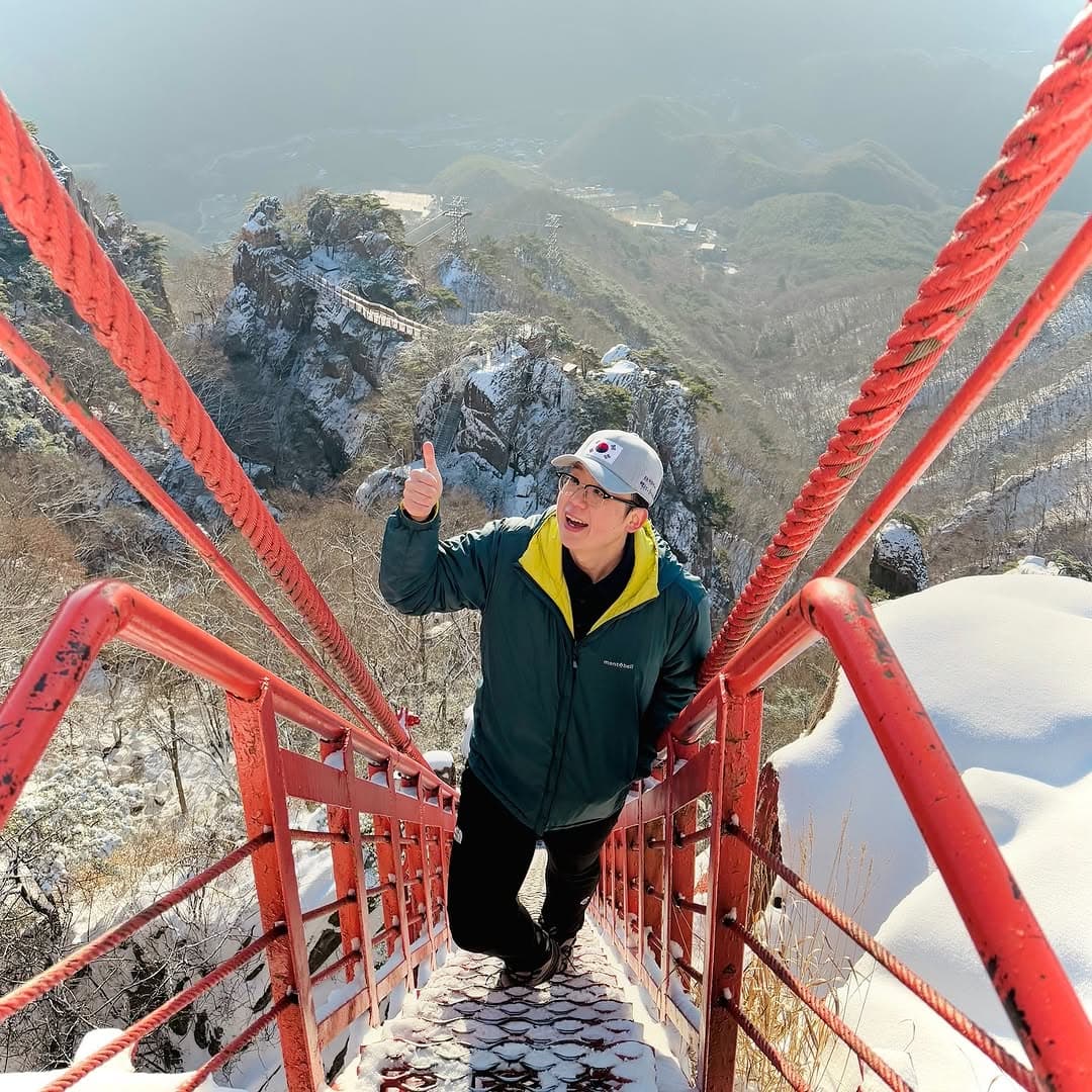 Snowy Daedunsan Mountain Trails and Bridges