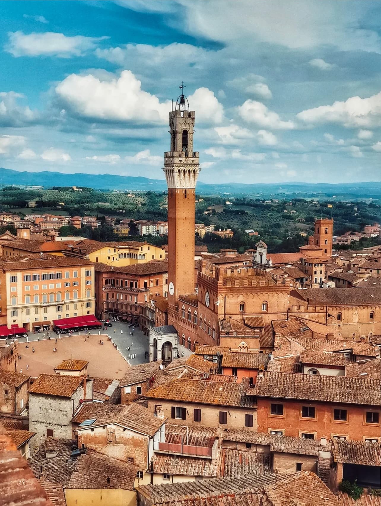Siena's Iconic Landmarks and Central Square