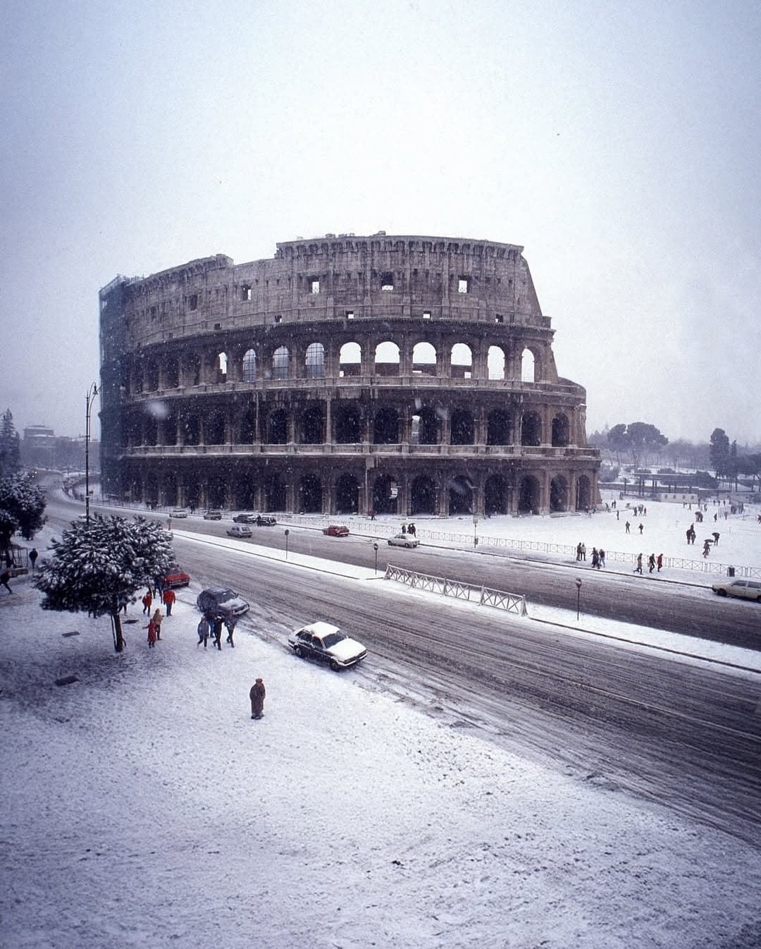 Rome's Iconic Landmarks Covered in Snow