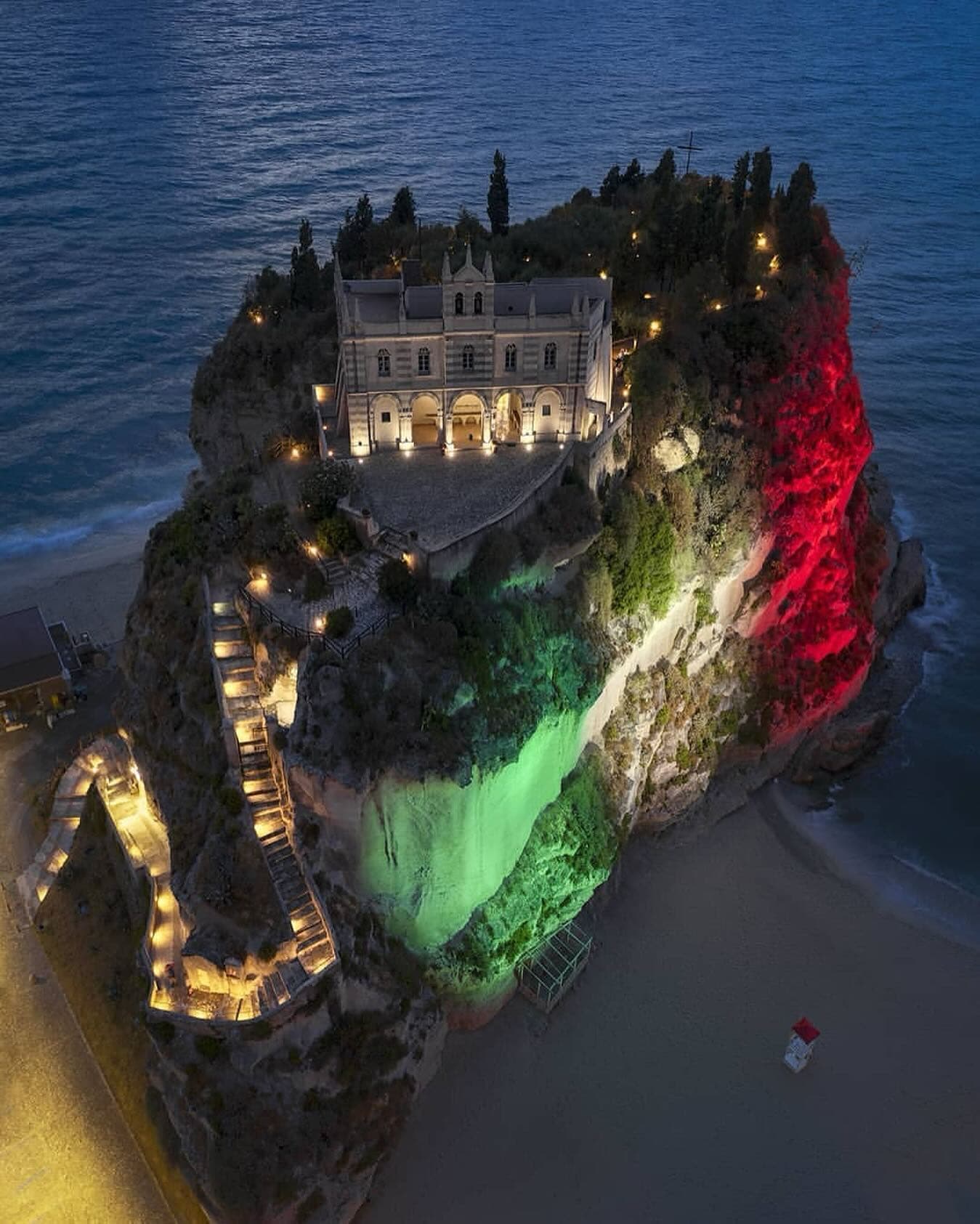 Tropea's Island Sanctuary and Coastal Charm