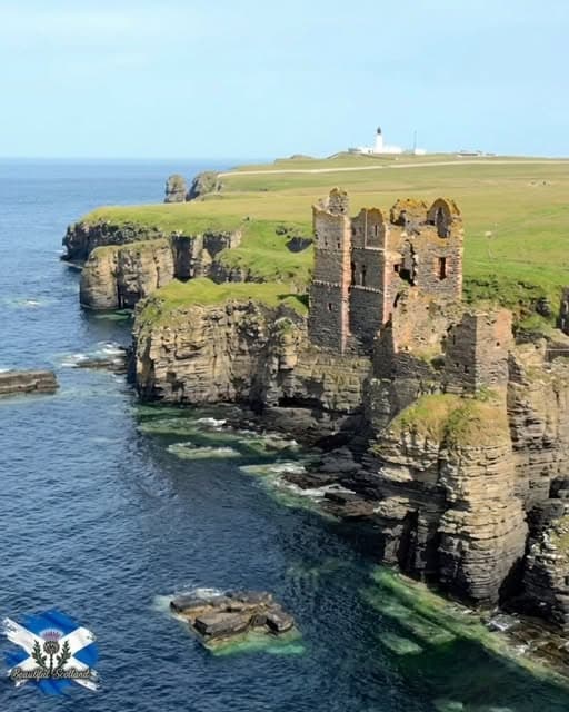 Castle Sinclair Girnigoe Overlooks Sinclairs Bay