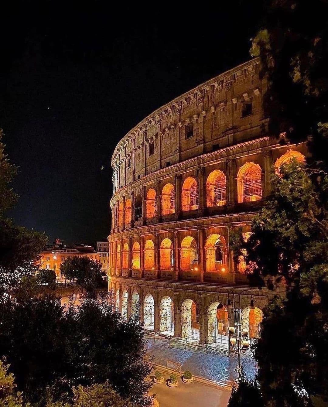 Rome's Iconic Landmarks Illuminated At Night