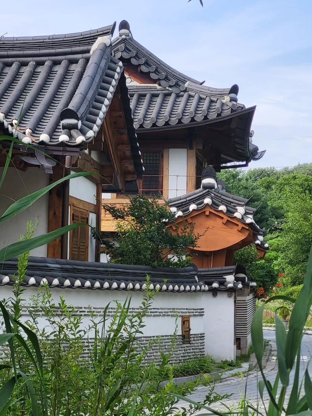 Seoul's Traditional Villages and Buddhist Temple