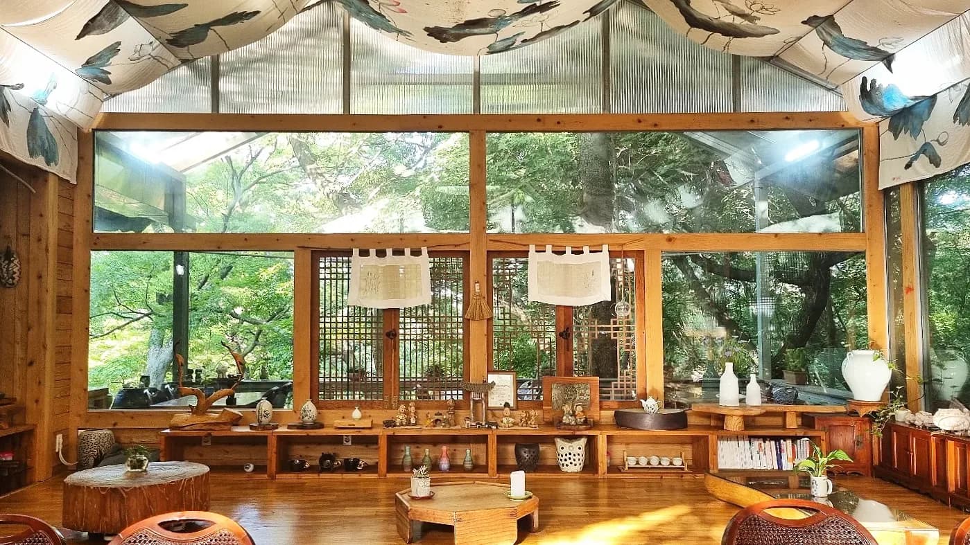 Temples and Teahouses for Shared Moments