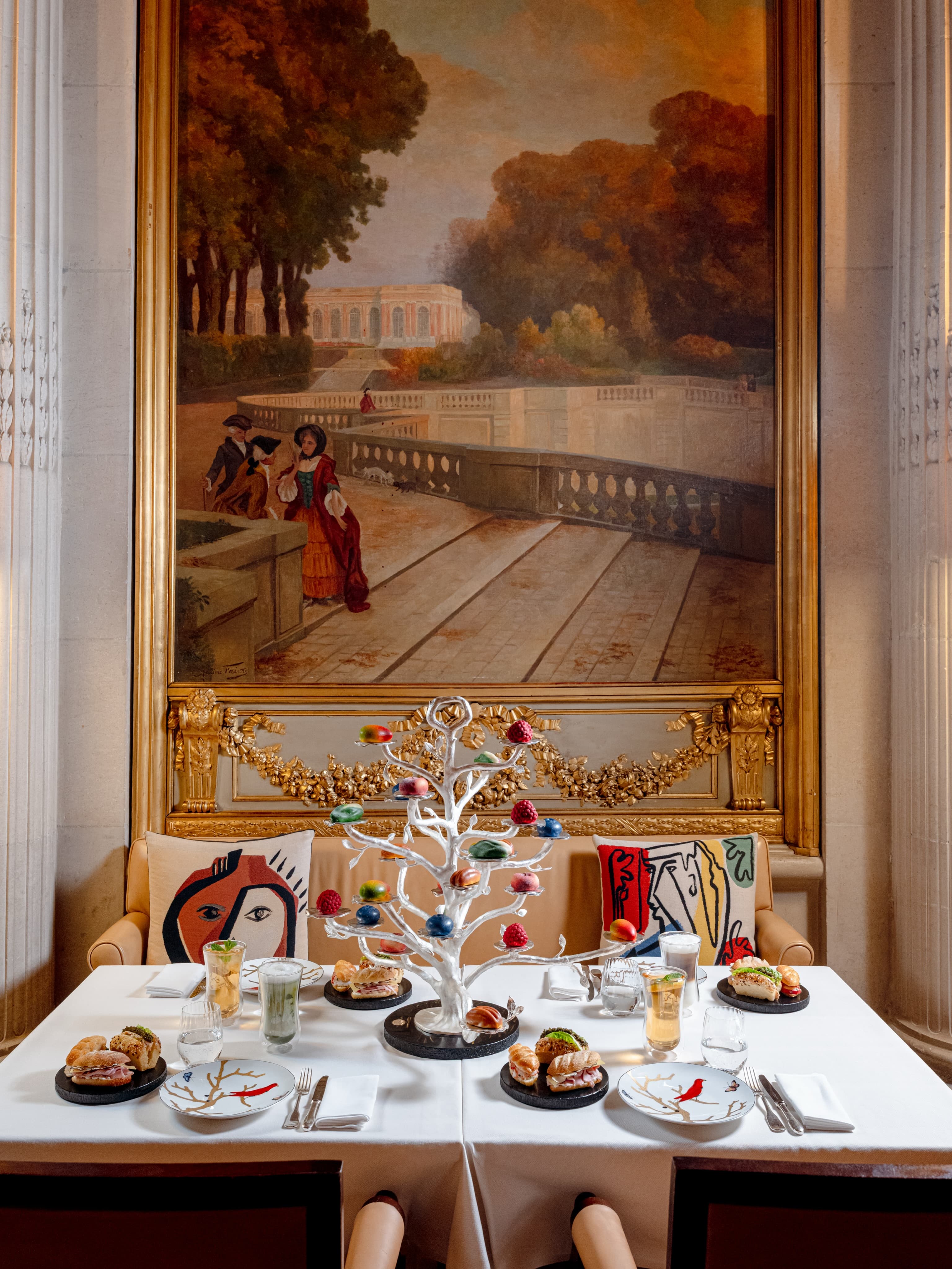 Le Meurice Tea Time Features Frozen Creations