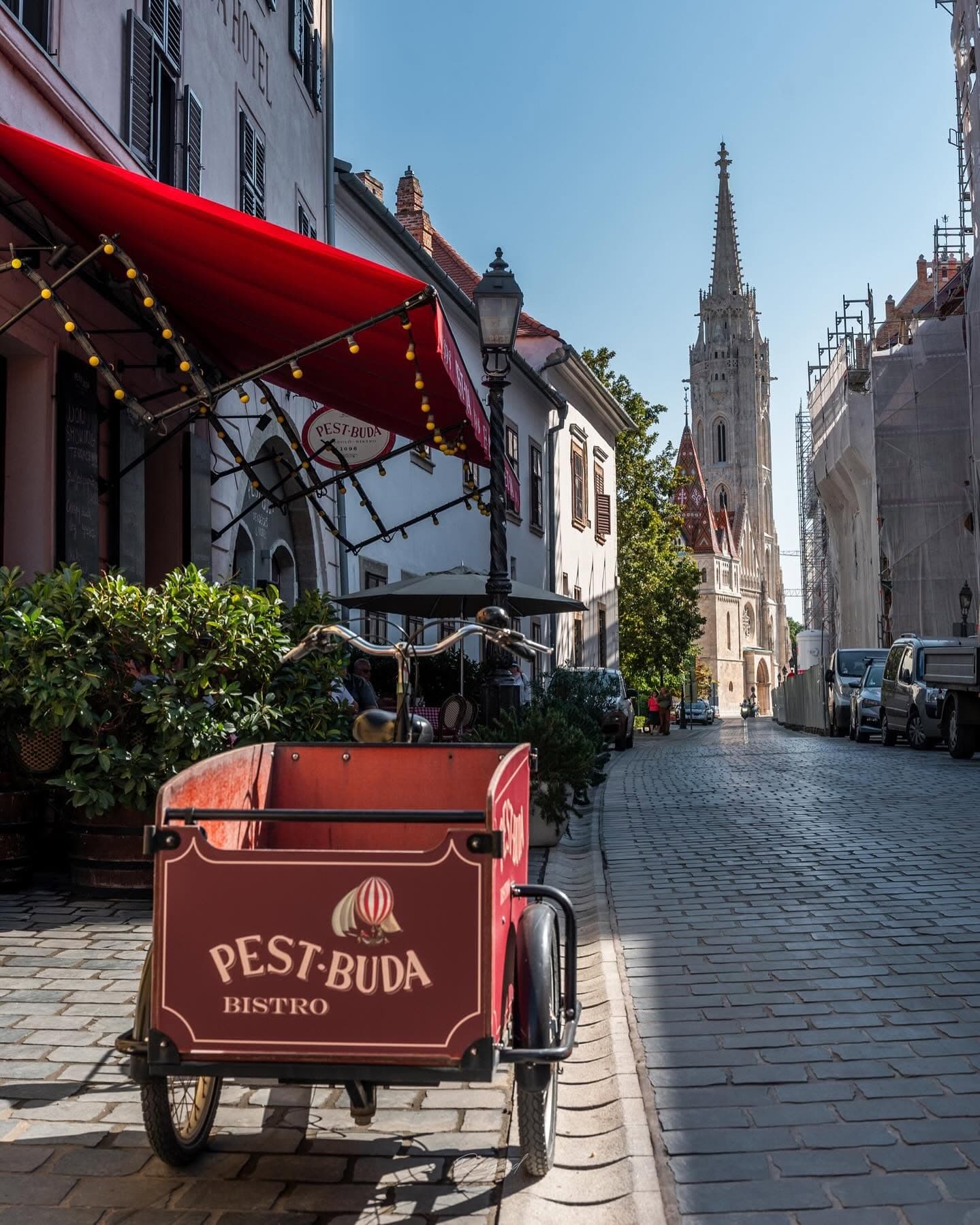 Budapest Landmarks And Bistro